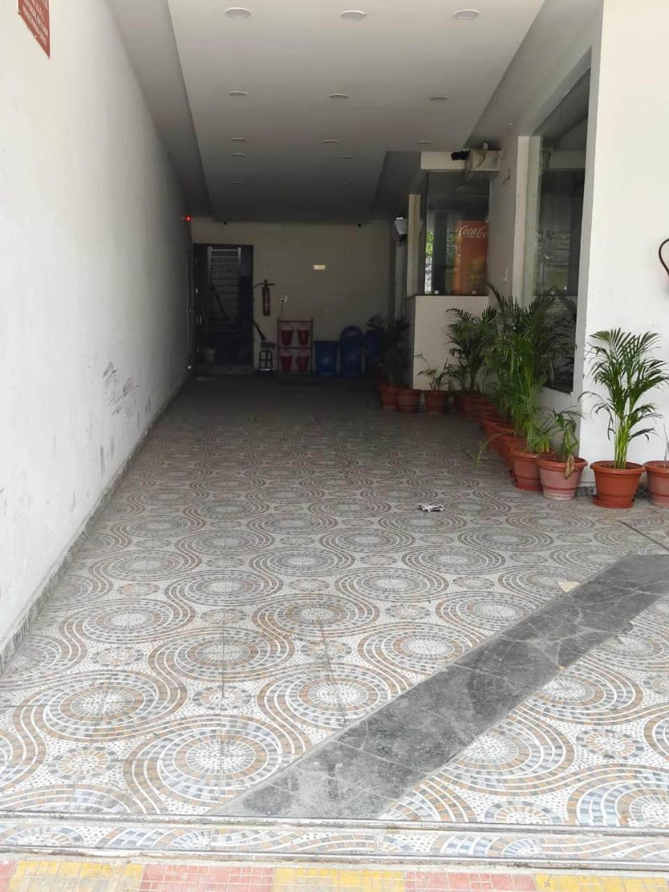 Treebo Royal Empire Adarsh Nagar, Chandigarh Hotel Exterior photo